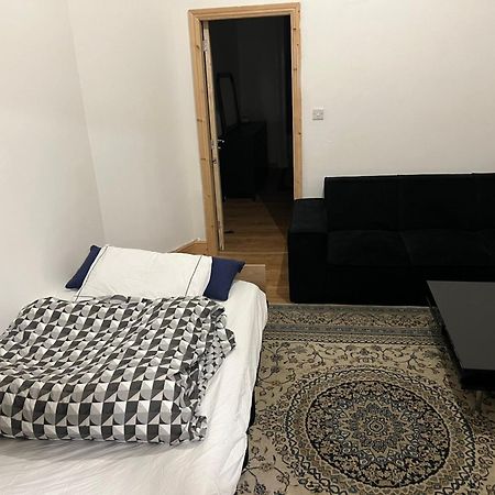 New Flat, Own Bathroom, Sitting Room & Large Bedroom - Walsall Bescot Eksteriør bilde