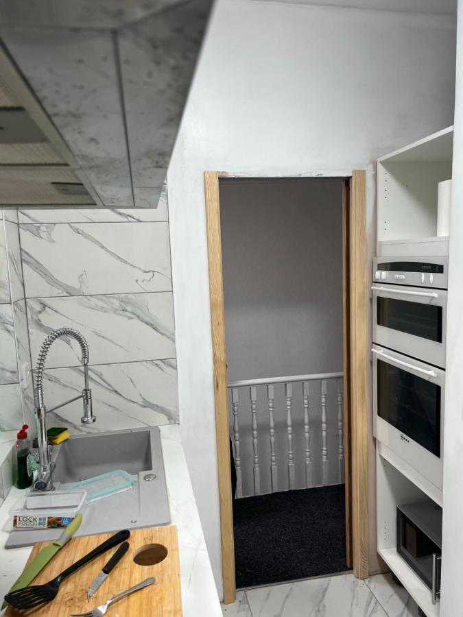 New Flat, Own Bathroom, Sitting Room & Large Bedroom - Walsall Bescot Eksteriør bilde